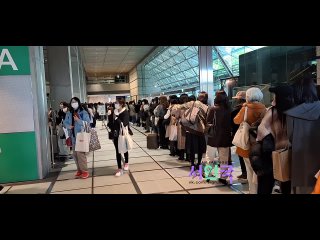 seo in guk / so in guk / - queue for merch. tokyo international forum 11/14/23.